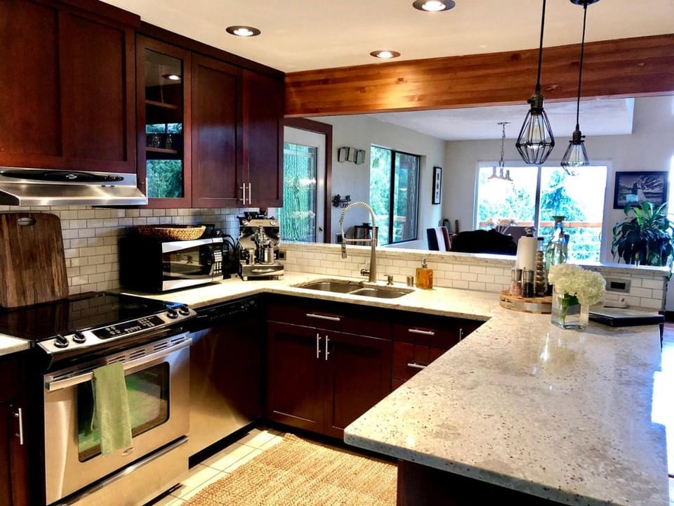 Stylish Lake Cabin with a Sauna and Hot Tub in Bellingham, Washington Cabin in Sudden Valley