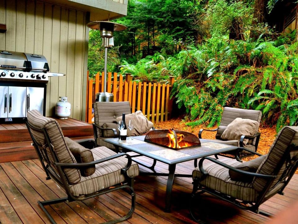 Stylish Lake Cabin with a Sauna and Hot Tub in Bellingham, Washington Cabin in Sudden Valley