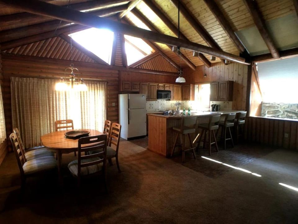 Amazing Lodge Rental Ideal for Events in Encampment, Wyoming House in Wyoming