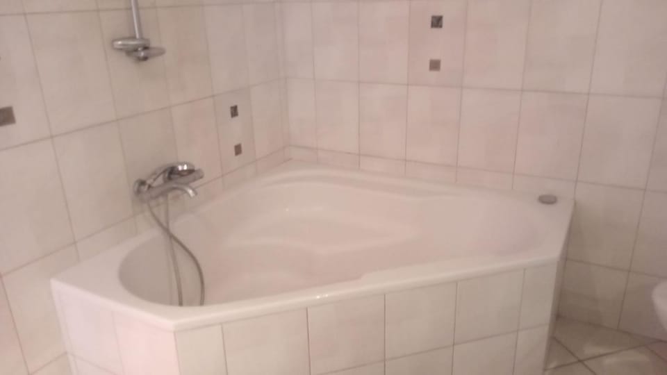 Bathroom, Bath