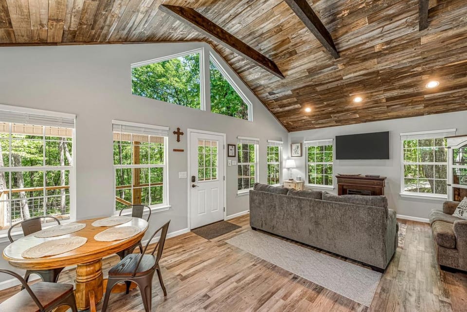 Idilic Cozy Rustic Cabin in Fort Payne, Alabama Cabin in Fort Payne