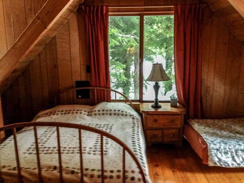 Secluded Ski-In and Ski-Out Cabin with Private Sauna on Mount Hood in Oregon Cabin in Clackamas County