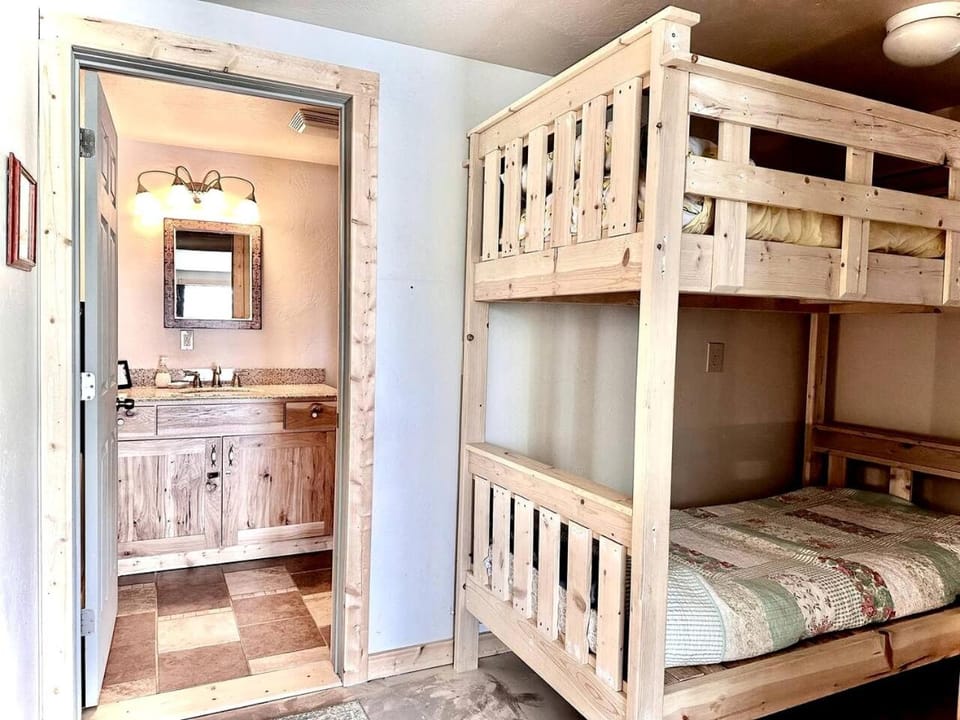 Incredible Peaceful Cottage with Barbecue in Whitehall, Montana House in Butte