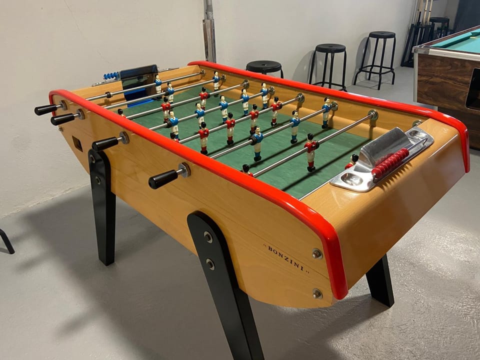 Billiard, Game Room