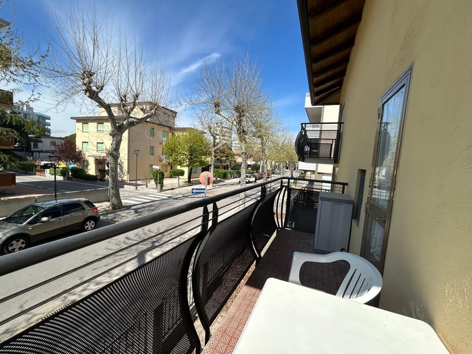 Property building, Balcony/Terrace, Street view