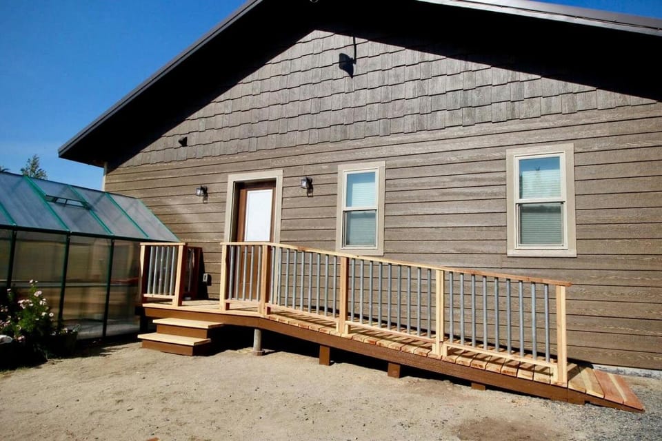 Upper Level Ranch Accommodation for Glamping in Montana House in Butte