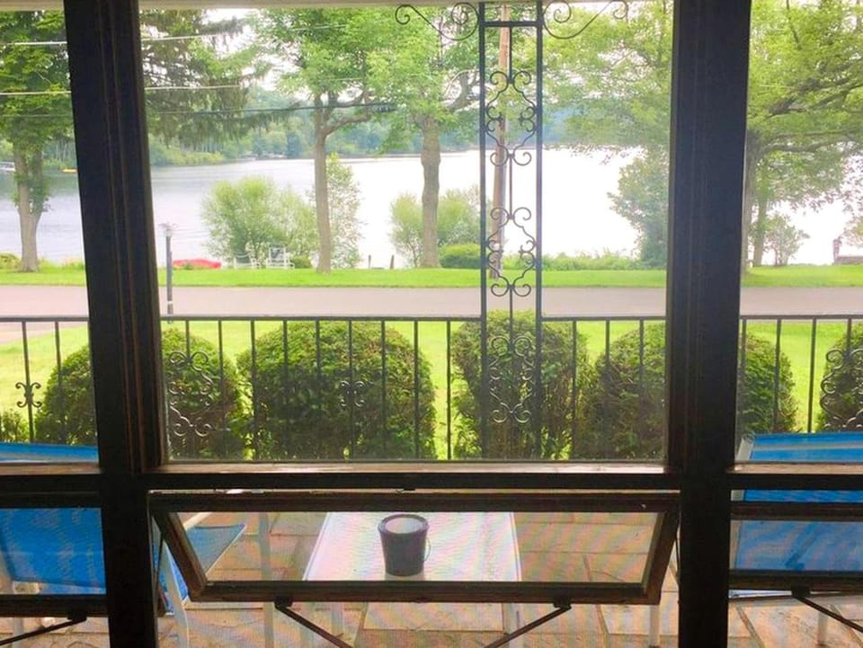 Peaceful Private Cabin on Crystal Lake near Elk Mountain, Pennsylvania Cabin in Clifford