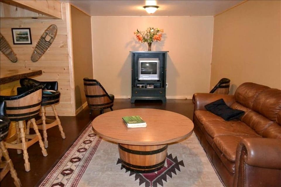 Secluded Log Cabin Nestled in the Woods in Athol, New York Cabin in Capital District, NY, USA