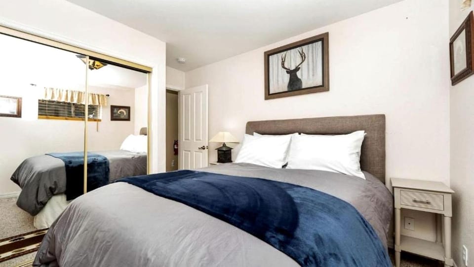 Charming Cabin for Winter and Water Sports Fans Near Big Bear Lake, California Cabin in Arrowbear Lake