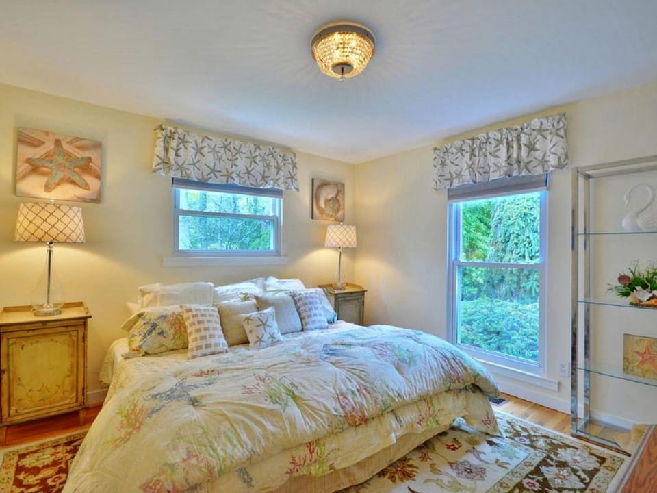 Incredible Villa Rental with a Hot Tub, a Swimming Pool, and Tennis Courts in the Hamptons, New York House in Wainscott