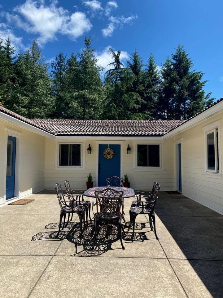 Luxury Vacation Rental near Dundee in Heart of Oregon Wine Country House in Willamette Valley