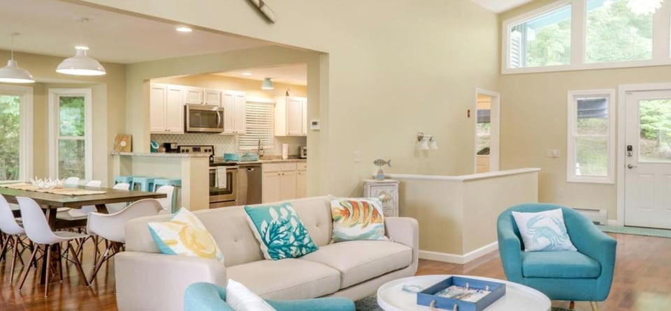 Kitchen or kitchenette, Living room, Dining area