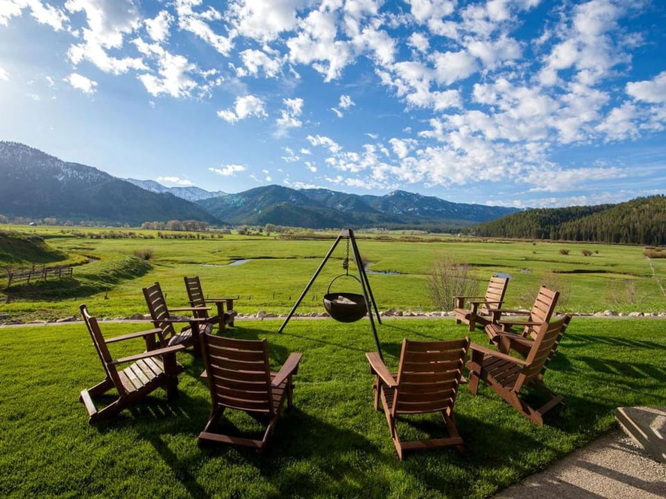 Charming Vacation Rental for Large Groups near Yellowstone National Park, Wyoming House in Wyoming