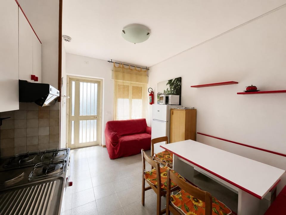 Dining area, kitchen