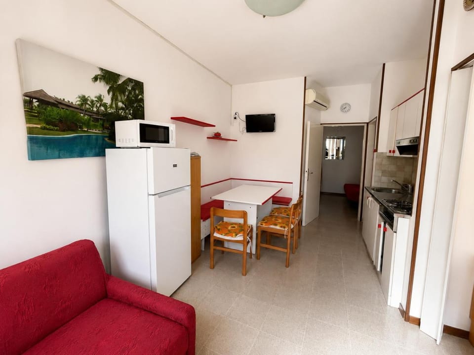 Dining area, kitchen