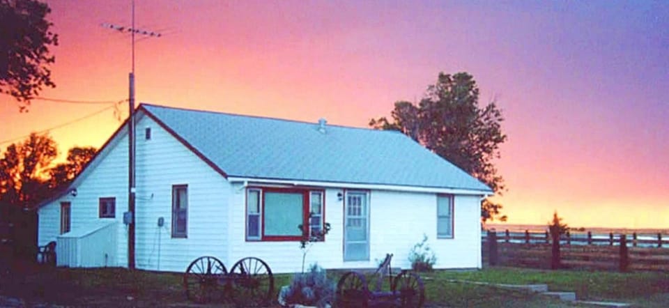 Cozy Cottage Rental for Six on a Working Ranch in Crawford, Nebraska House in Nebraska
