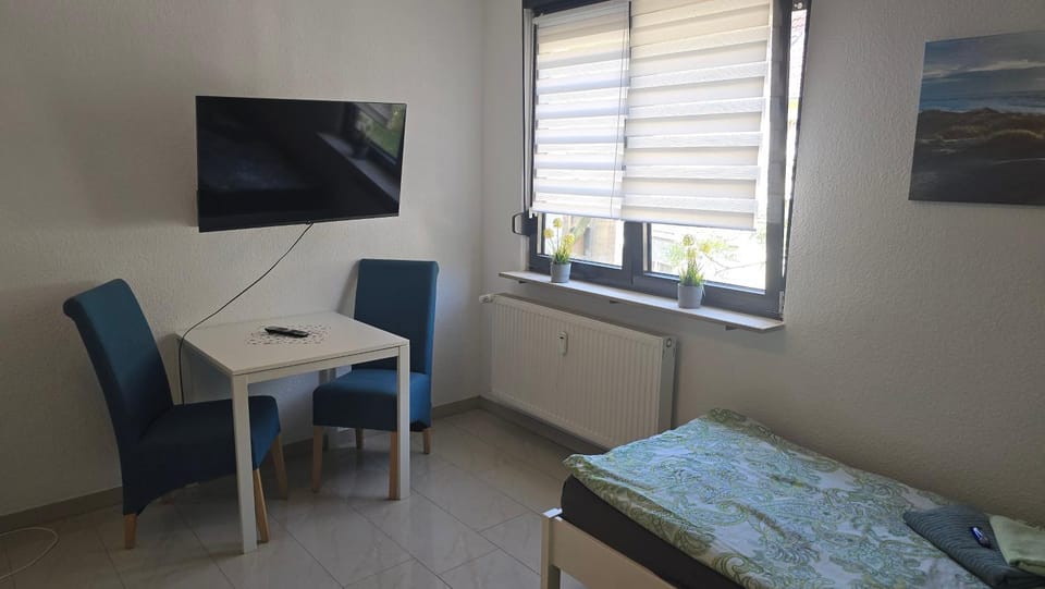 Bed, TV and multimedia, Living room, Seating area, Bedroom