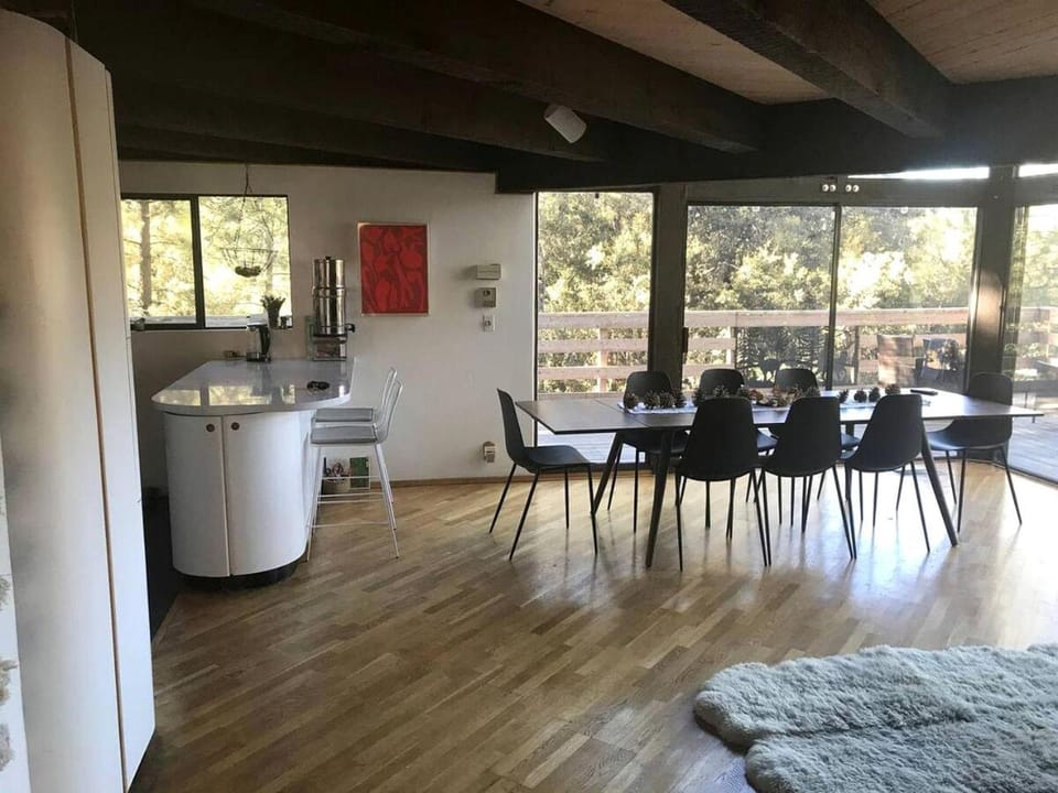 Stunning Cabin with Indoor Jacuzzi Ideal for a Weekend Getaway from Los Angeles Cabin in Pine Mountain Club
