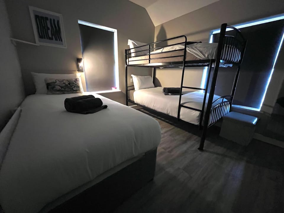 Bed, View (from property/room), Continental breakfast, bunk bed, hair dryier, heating, internet