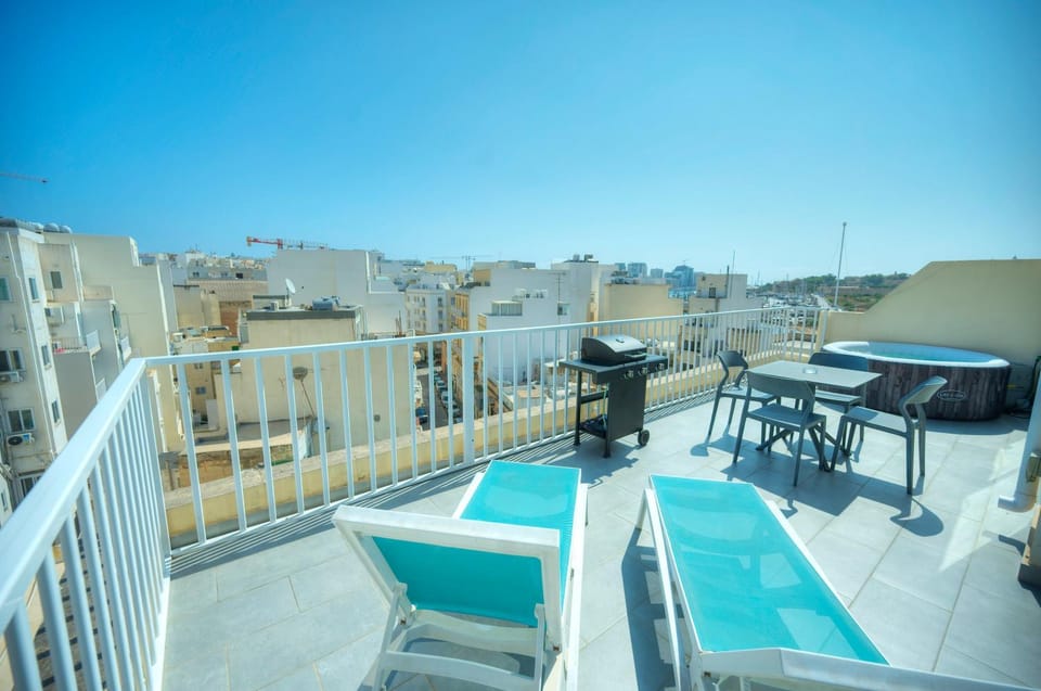 Luxury penthouse with sun terrace & jacuzzi RJOR1-1 Apartment in Malta