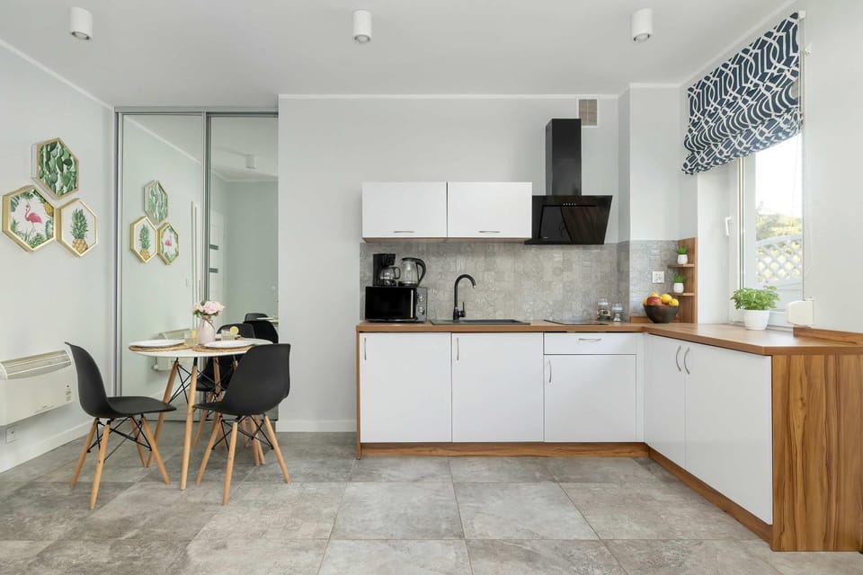 Kitchen or kitchenette, oven, pet friendly, stove