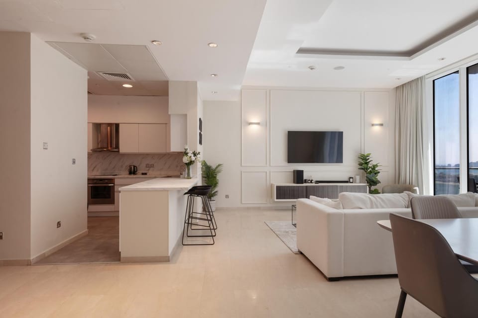 TV and multimedia, Kitchen or kitchenette, Living room, Seating area