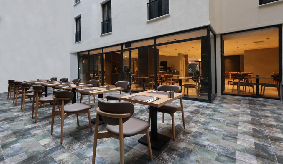 Seating area, Inner courtyard view