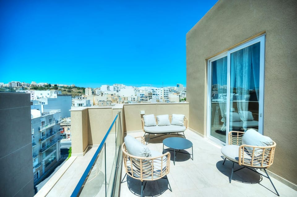 Luxury penthouse with jacuzzi on sun terrace APIC1-2 Apartment in Malta