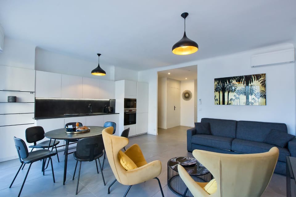 YELLOW DUBOY D'ANGERS 2 Bedrooms Apartment in Cannes