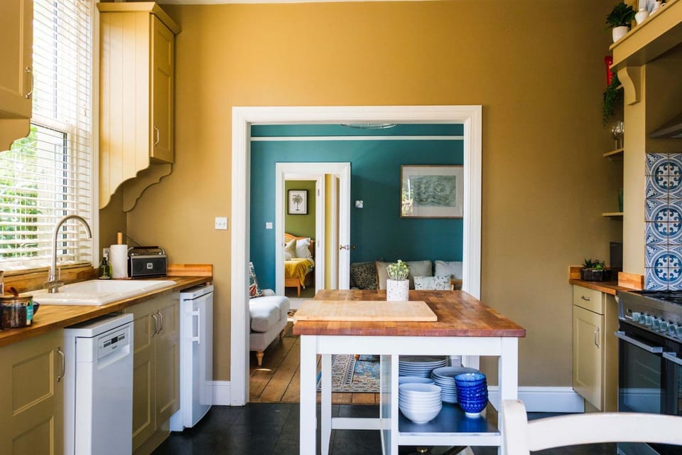 NEW Victorian Residence - sleeps 12 House in Frome