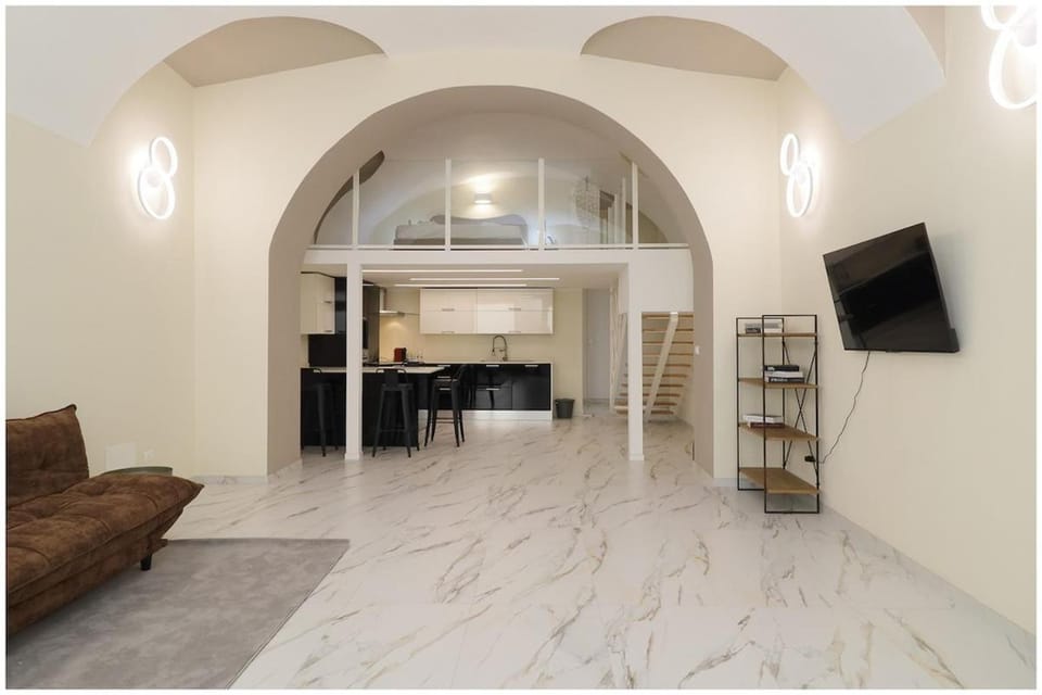 TV and multimedia, Living room, Seating area, air conditioner