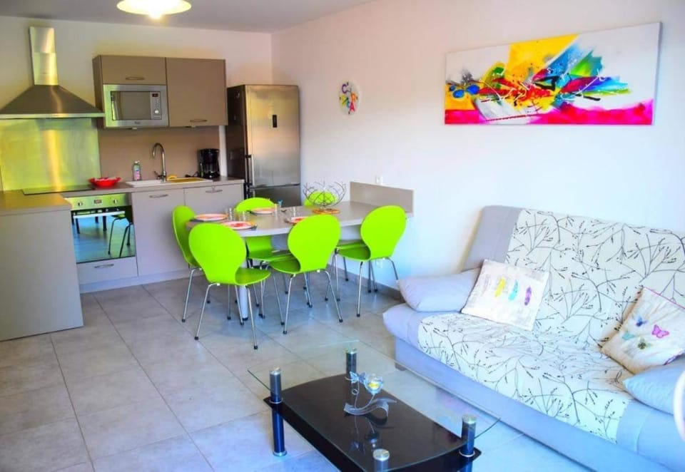 Orangeraie - Appartement avec parking privé et terrasse à deux pas du centre, du port et de la plage de Calvi Apartment in Calvi