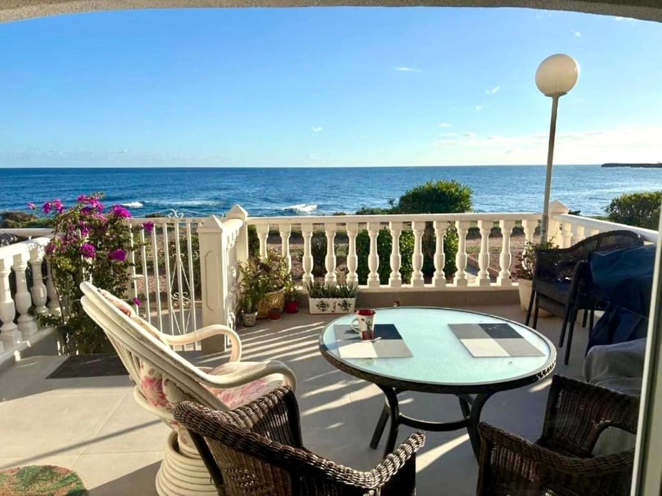 Patio, Natural landscape, Balcony/Terrace, Living room, Seating area, Beach, Sea view