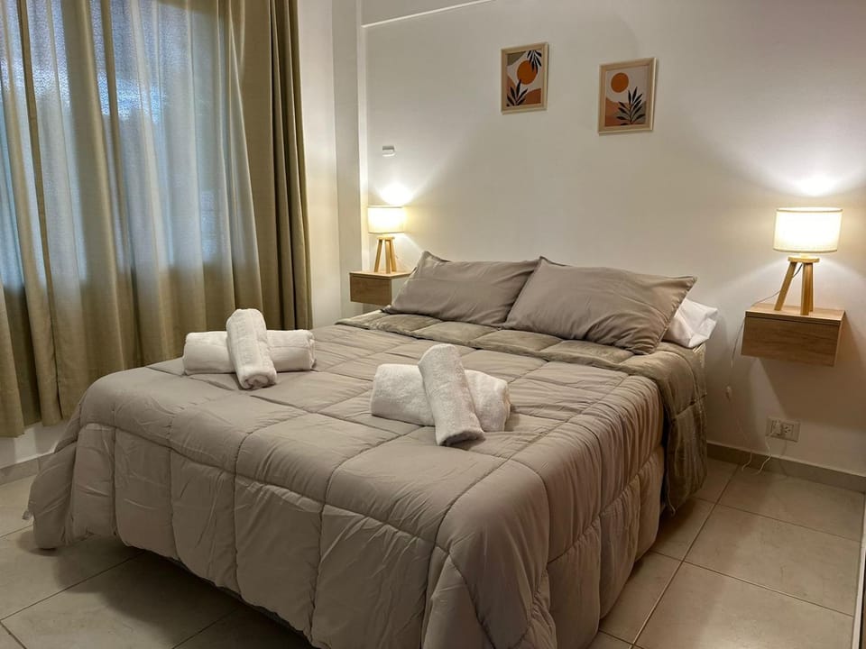 Bed, Bedroom, towels