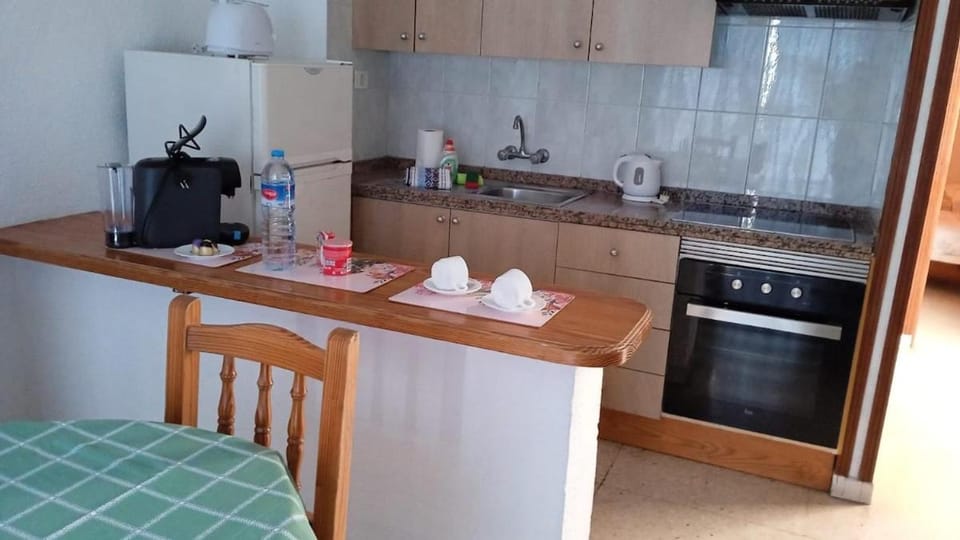 Central location P, terrace with pool view, sunny, quiet, wifi Apartment in Playa de las Americas