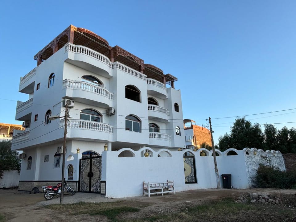 Villa Golden Mountain Apartment in Luxor