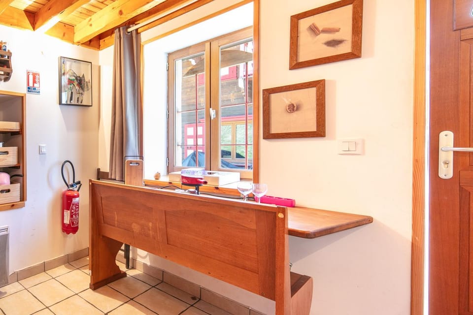 Seating area, Dining area