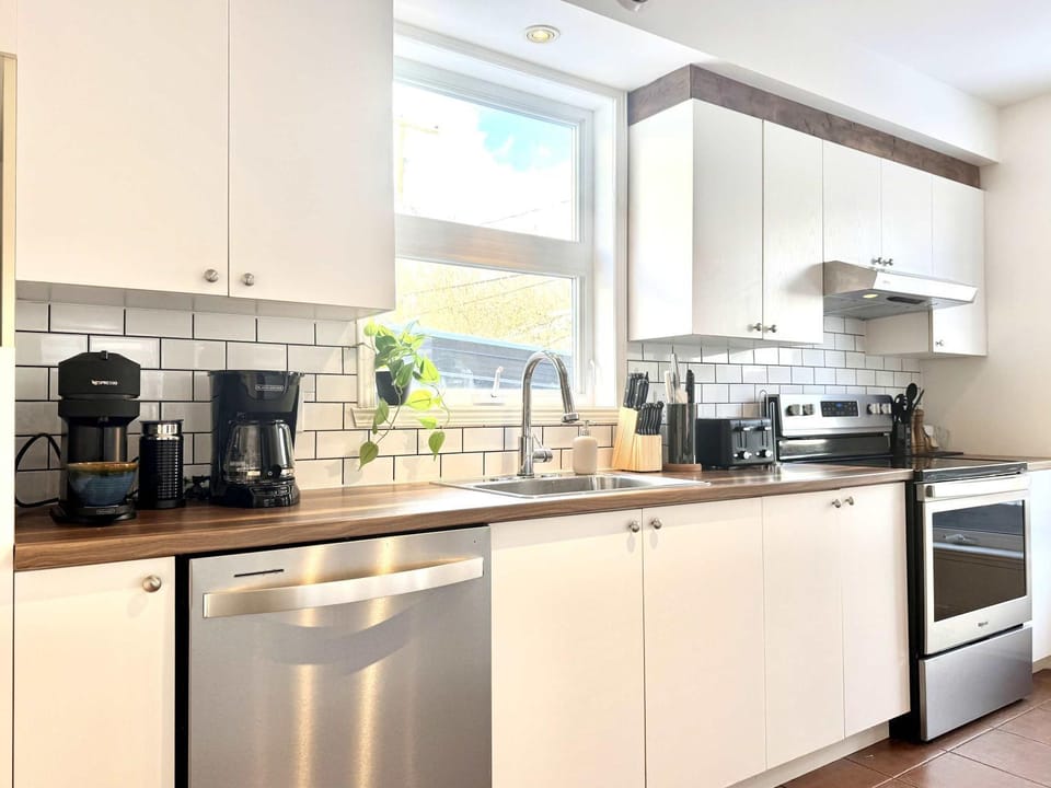Urban Boho - Hot tub - EV Chrger - 3 Free Parking Apartment in Quebec City