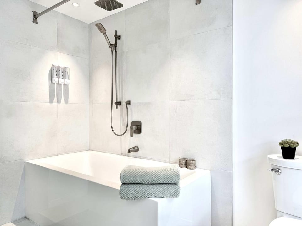 Urban Boho - Hot tub - EV Chrger - 3 Free Parking Apartment in Quebec City