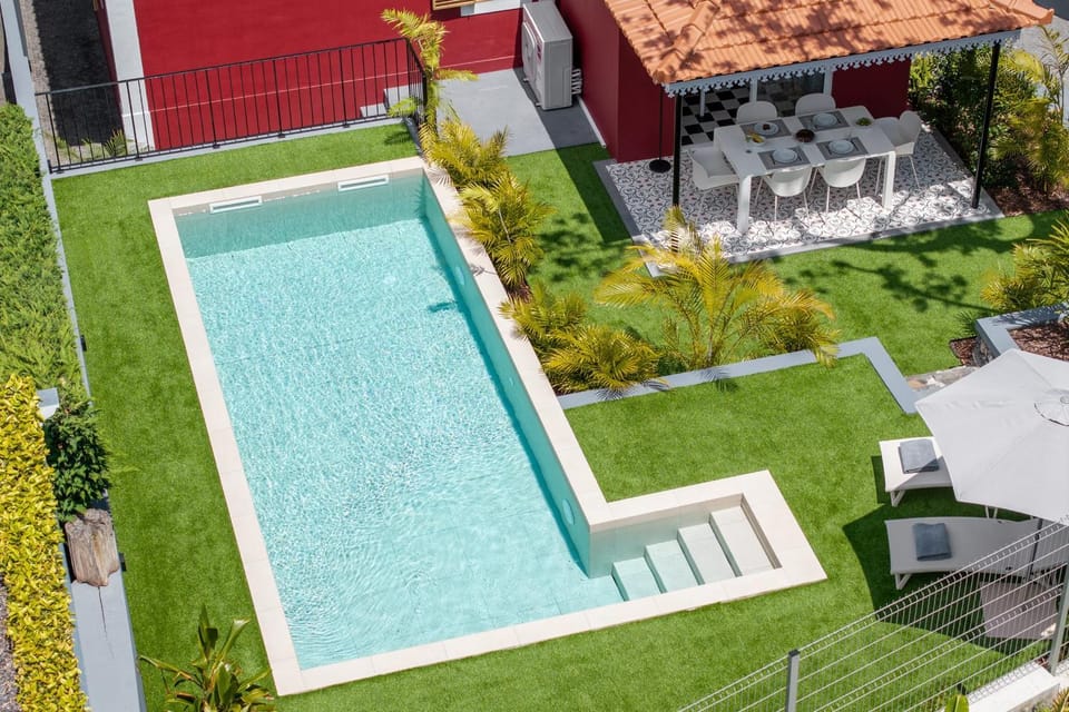 Property building, Garden, Swimming pool, sunbed
