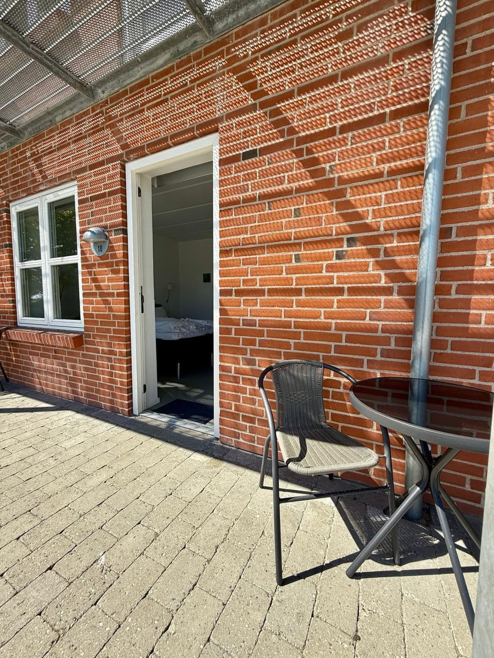 Property building, Patio, Patio, Day, Balcony/Terrace