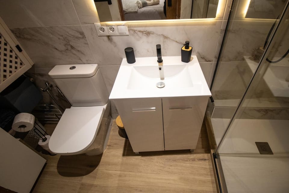 Shower, Toilet, Bathroom