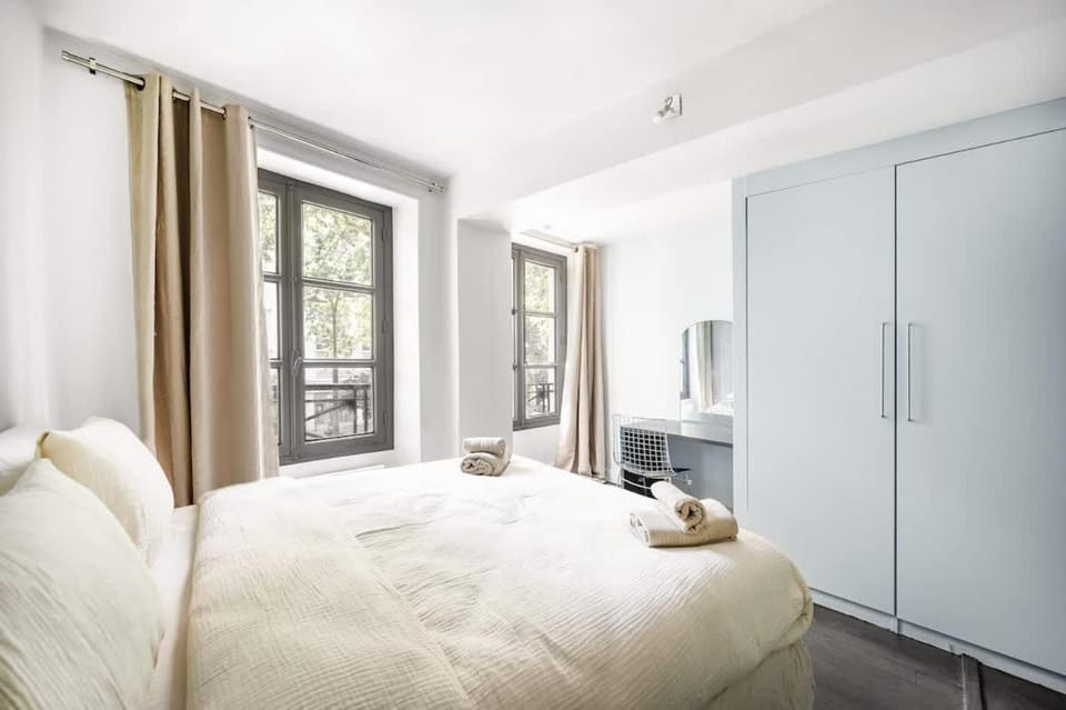 Elegant Parisian apartment, Place des Vosges Apartment in Paris