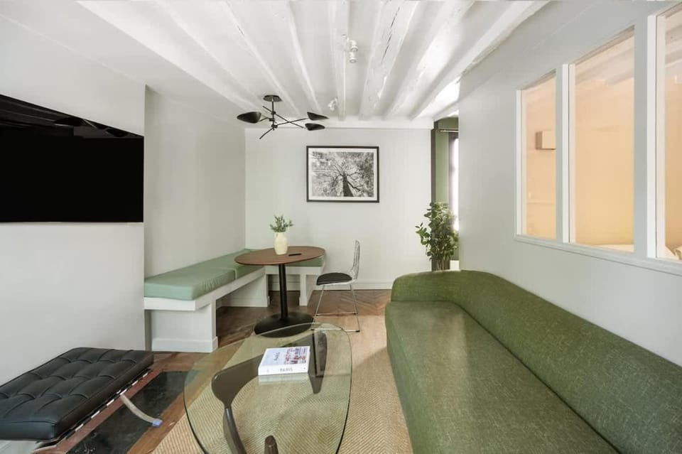 Elegant Parisian apartment, Place des Vosges Apartment in Paris