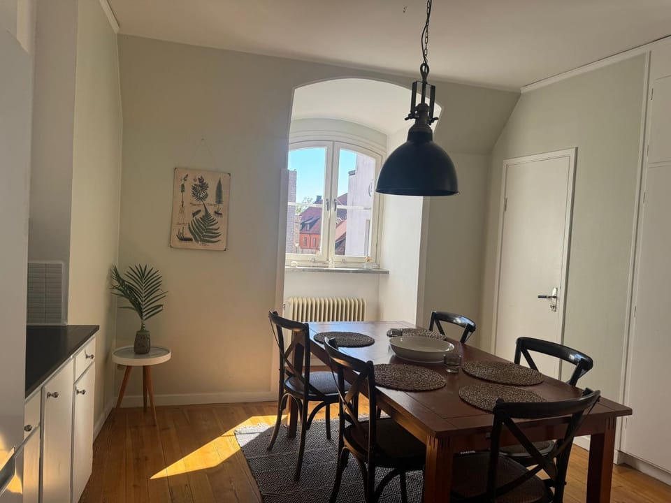 Dining area, kitchen