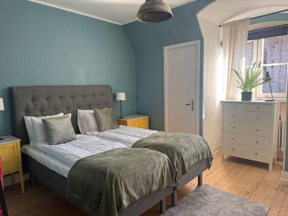 Bedroom, wardrobe