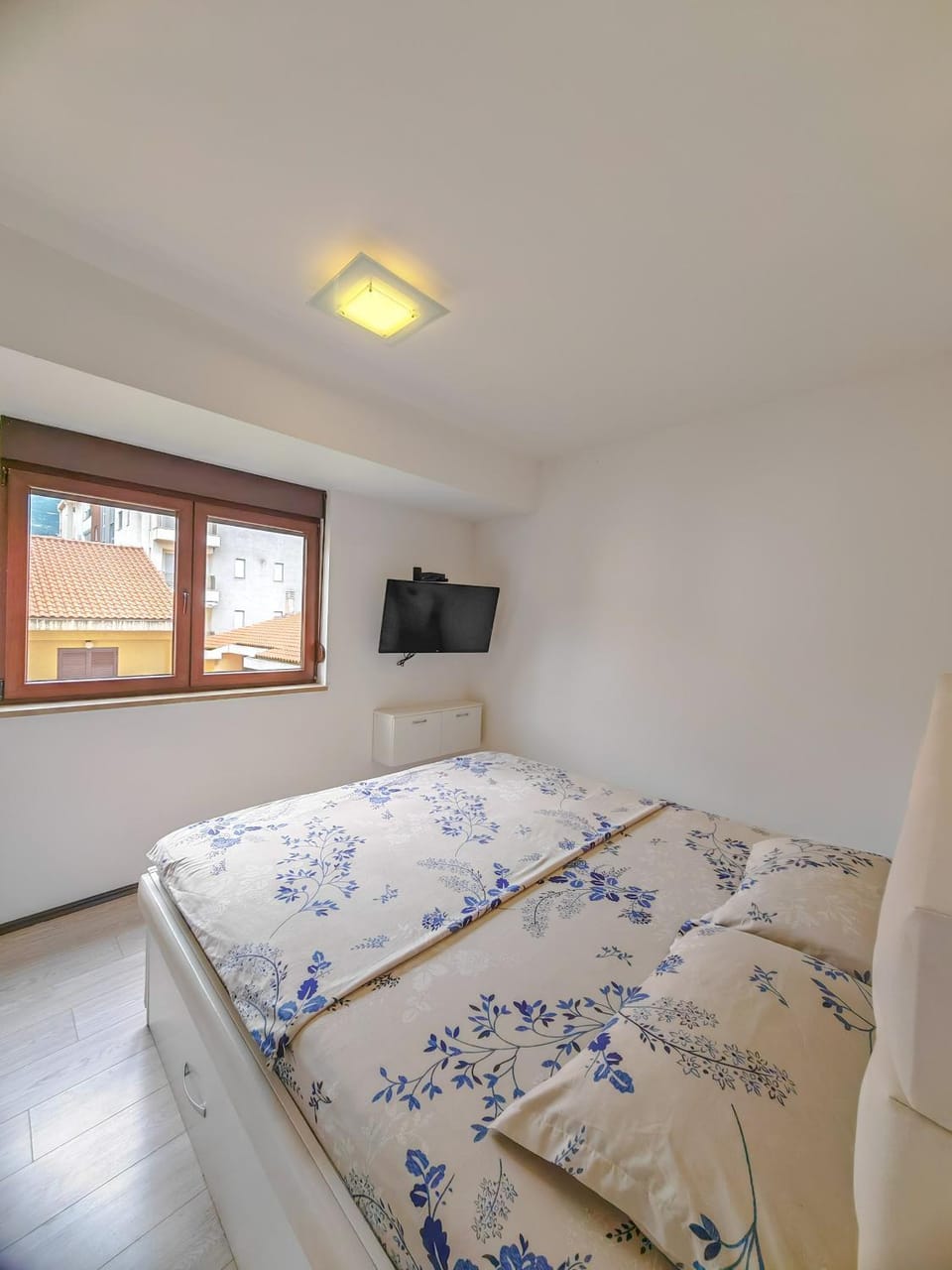 Bed, Evening entertainment, Bedroom