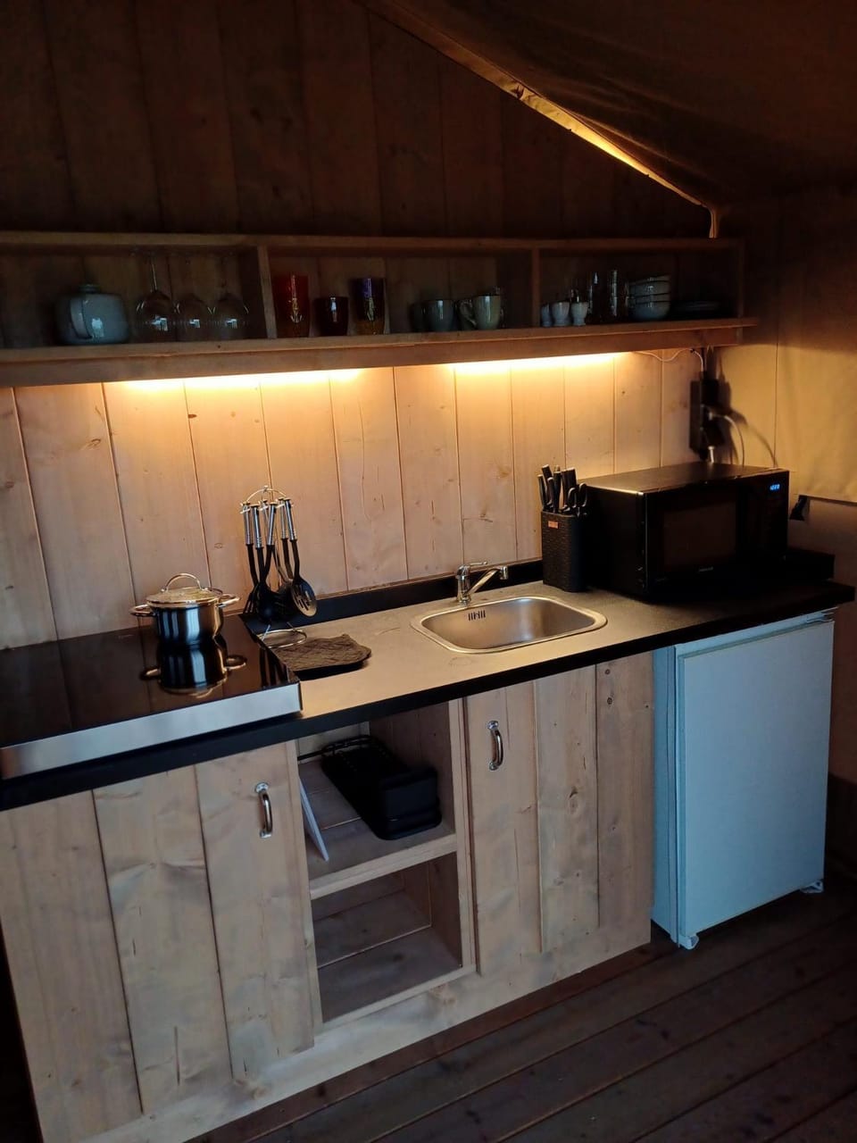 Camping Hofstede Zonnevliet - Safaritent Chalet in Zeeland, Netherlands