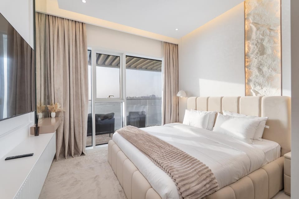 Bed, TV and multimedia, Bedroom