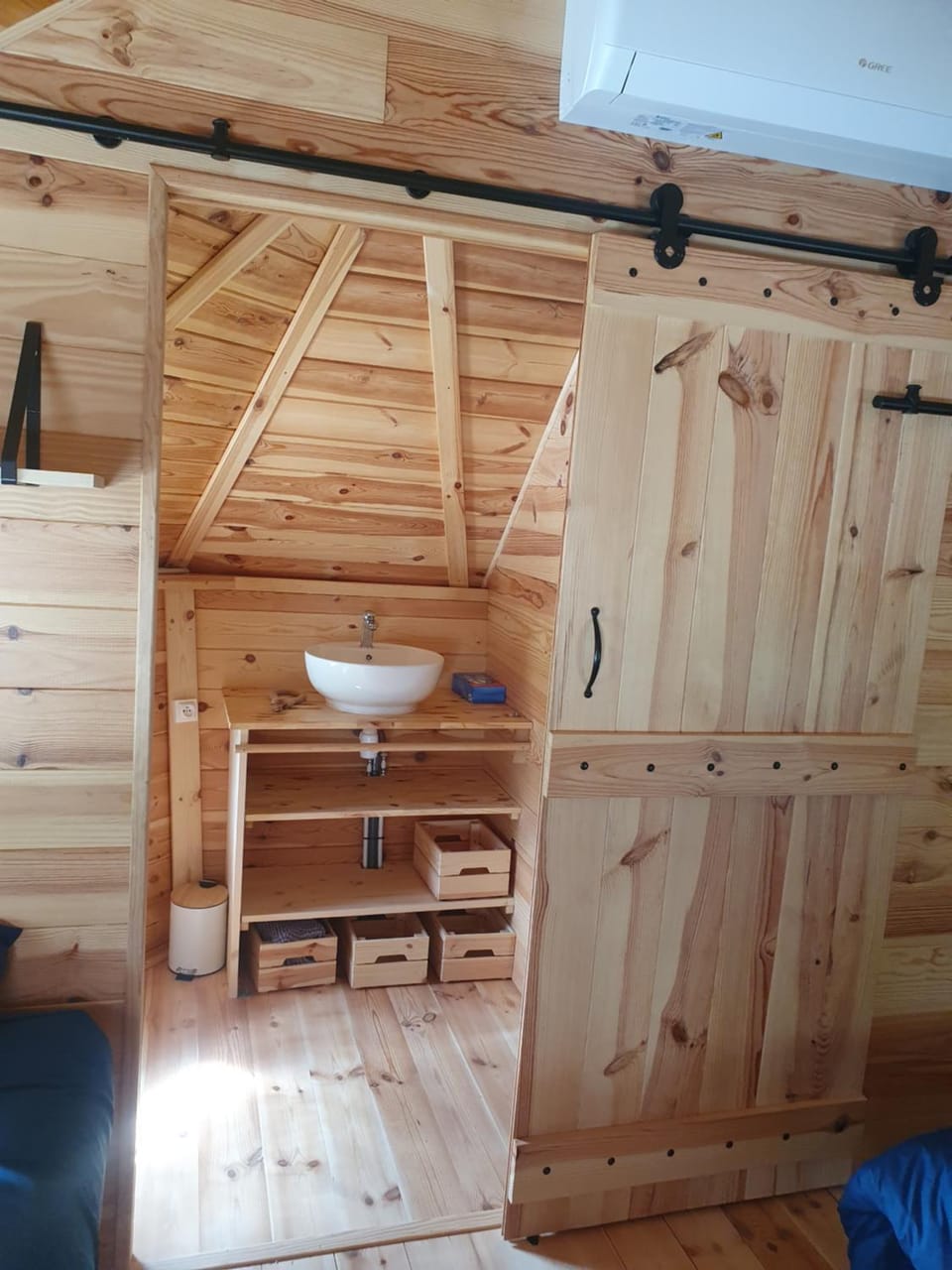 Kota au Mont des Autruches Campground/ 
RV Resort in Auvergne-Rhône-Alpes